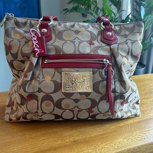COACH Poppy Limited Edition Heart Glam Tan and Red Signature Tote!
*NEW*
